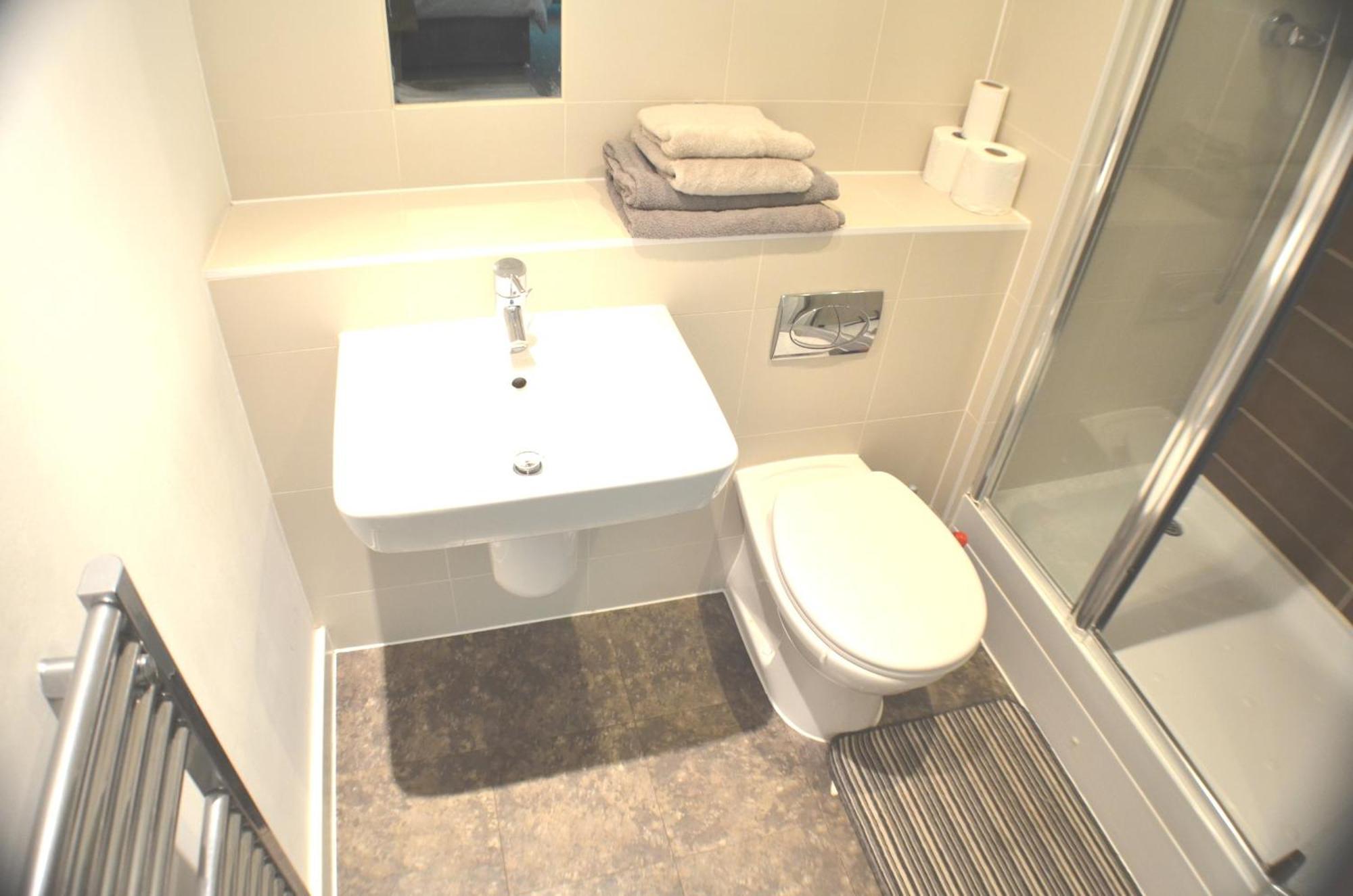 Brentwood Town Retreat - Large 2 Bedroom Apartment Esterno foto